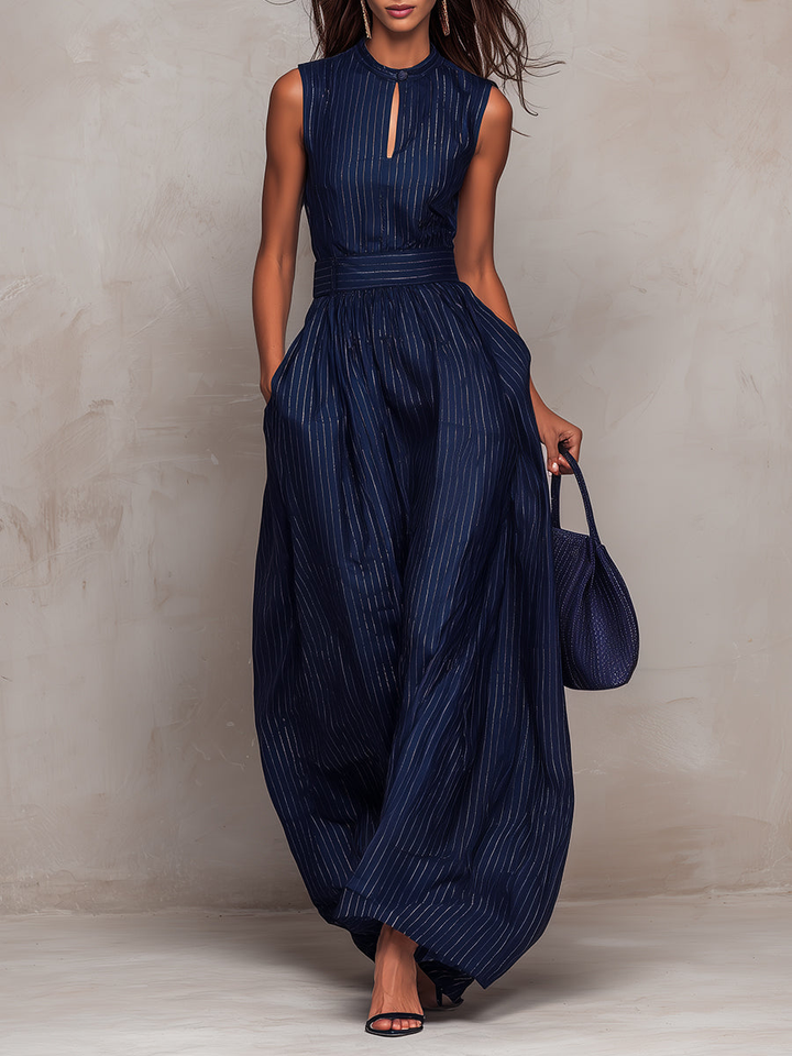 Anna – Combinaison bleu foncé à rayures avec décolleté goutte et pantalon à jambe large